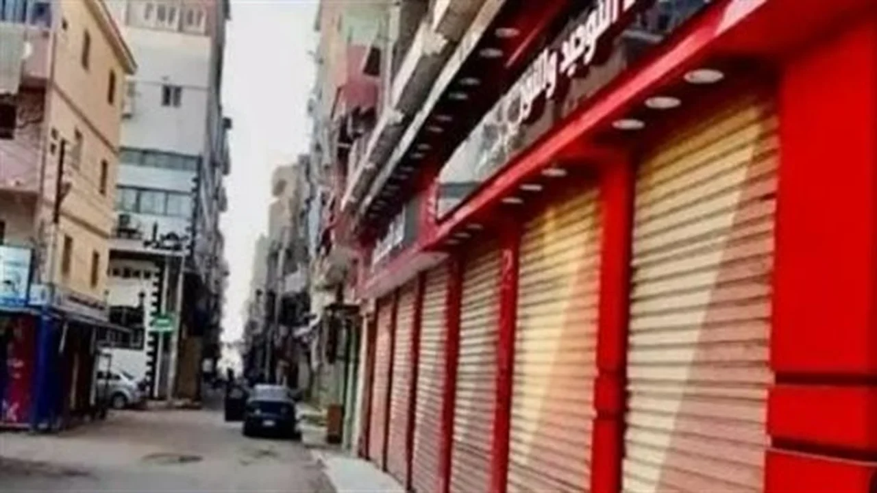 تأثير الوقود.. قرارات جديدة مرتقبة بشأن مواعيد غلق المحلات في مصر